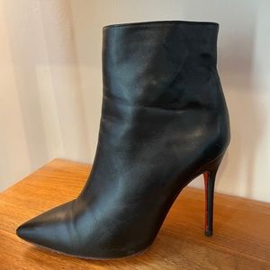 Louboutin So Kate Booty Size 35.  Priced to sell